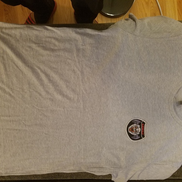 T-shirts - Picture 2 of 5